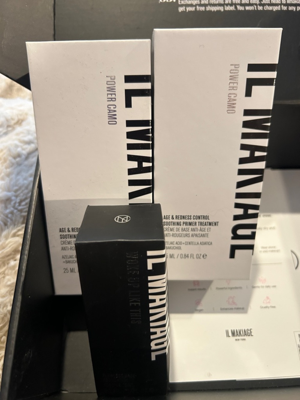 IL MAKIAGE Black and White Flawless Base Foundation Box